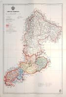 [Térkép] Zemplén vármegye térképe [az első bécsi döntés és a kárpátaljai bevonulás után]. Mérték: 1:420,000. (1941). [Budapest], 1941. Magyar Királyi Honvéd Térképészeti Intézet. Színes térkép, mérete: 450x290 mm egy 500x345 mm méretű térképlapon. Domborzati és vízrajzi részleteket is feltüntető térképünk a M. kir. Honvéd Térképészeti Intézet 1937-1941 között készült közigazgatási térképsorozatának tagja, mely 1941. évi kiadási idejének megfelelően a jelentős határbővülések: az első bécsi döntés (1938 novembere) és kisebb részben a kárpátaljai bevonulás (1939 márciusa) nyomán megnagyobbodott északkeleti megyénket, Zemplén megyét ábrázolja. Megyetérképünk a színkódolt járásbeosztáson kívül feltünteti a megye egy- és kétvágányú vasútvonalait, első-, másod- és harmadrendű útjait és egyéb műútjait; településhálózatát: megyei városát (Sátoraljaújhely), nagyközségeit (Tokaj, Sárospatak, Királyhelmec, a szlovák oldalon Tőketerebes, Gálszécs, Nagymihály, Homonna), kisközségeit és egyéb lakott helyeit. A megye határvonalai értelemszerűen eltérnek a maiaktól, a sátoraljaújhelyi székhelyű, borászatáról nevezetes megye történelmi hagyományainak megfelelően semmilyen közigazgatási kapcsolatban nincs Miskolccal (Borsod) vagy Kassával (Abaúj). Hagyományos járásbeosztást csupán a megye trianoni, illetve az első bécsi döntéssel elnyert királyhelmeci területén találunk; a történelmi megye kárpátaljai bevonulással visszaszerzett északkeleti sarkának, a Ciróka folyó felső folyása menti területének járásbeosztása nincs feltüntetve, hiába tartozik Magyarországhoz: ez a terület ugyanis 1939 márciusa óta, miként Kárpátalja egésze, katonai közigazgatás alatt állt. A kibővült megye közlekedési ütőere továbbra is a hegyaljai vasút, a (Miskolc)-Szerencs-Sárospatak-Sátoraljaújhely-vasútvonal, mely Sátoraljaújhely után a visszanyert területek révén még bő 20 kilométeren át magyar területen halad. A megye további hegy- és síkvidéki vasútvonalai viszont csupán egyvágányú szárnyvonalak. Döntően közigazgatási és közlekedésföldrajzi célokat szolgáló térképünk vízrajzi és domborzati részleteket is tartalmaz, egyes hegycsúcsok magassági adatával. A megye várromjait piktogramok jelölik. Egyes települések mellett magassági jelzés. Jelmagyarázat a bal felső sarokban, a címsor felett a megye címere lebeg, a kiadási év a bal alsó sarokban (1941). A jobb alsó sarokban kereskedői bélyegzés. Jó állapotú térkép, halvány hajtásnyomokkal.