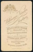 cca 1890 elegáns hölgy portréja. Keményhátú fotó Wittmann Nándor komáromi műterméből, kopással, 11x6...