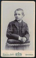 cca 1890 Kisfiú portréja. Keményhátú fotó Wittmann Nándor komáromi műterméből, 11x6,5 cm