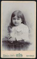 cca 1890 Kislány portréja. Keményhátú fotó Wittmann Nándor komáromi műterméből, 11x6,5 cm