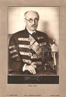 [Aprónyomtatvány] Gróf Teleki Pál miniszterelnök emléklapja. Politikai aprónyomtatvány. (1941). Budapest, 1941. Nemzetpolitikai Szolgálat - Athenaeum ny. Egyetlen lap, mérete: 220x150 mm. Politikai aprónyomtatványunkon gróf Teleki Pál (1879-1941) volt magyar királyi miniszterelnök portréja. Jó állapotú lap. Ritka.