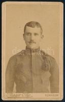 cca 1880 Férfi portré. Keményhátú fotó Mager Ottó komáromi műterméből, 10,5x6,5 cm