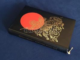 Varázslók, szentek, vitézek. Ó-orosz népi énekek. Rab Zsuzsa fordítása. (Számozott.) [Budapest], 1967. Magyar Helikon (Kner Nyomda, Gyoma). 323 + [3] p. Egyetlen magyar kiadás. Könyvgyűjtők számára készült, számozott, bibliofil kiadás. Kolofon: "A tipográfia és a kötésterv Szántó Tibor munkája. Készült a Kner Nyomdában, ofszet papíron, Monotype Plantin betűvel, 3.700 példányban. Ebből 700 példány nyl-kötésben, számozva. Ez a könyv az 513. számú példány". Kötetünk bőséges válogatást nyújt az óorosz hősi és vallási énekekből, majd verses történeti elbeszélések következnek, a tatár időktől a napóleoni korszakig. Oldalszámozáson belül 13 színes illusztrációval. A címlapon régi tulajdonosi bejegyzés. Kass János aranyozott rajzával illusztrált kiadói nyl-kötésben. Jó példány.