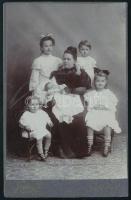 cca 1900 Anya kislányaival. Keményhátú fotó Fritz P. komáromi műterméből, 16,5x10,5 cm