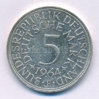 Német Szövetségi Köztársaság 1964F 5M Ag kapszulában, tanúsítvánnyal. T:XF kis ph. Federal Republic of Germany 1964F 5 Mark Ag in capsule, with certificate. C:XF small edge error Krause KM#112