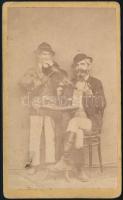 cca 1880-1920, cigányzenészek. Keményhátú fotó H. Finke műterméből, kopással, 10,5x6,5 cm