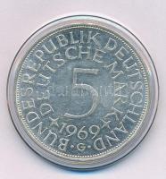 Német Szövetségi Köztársaság 1969G 5M Ag kapszulában, tanúsítvánnyal. T:XF Federal Republic of Germany 1969G 5 Mark Ag in capsule, with certificate. C:XF Krause KM#112