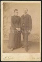 cca 1880-1890 nyéki Kintzig János (1828-1904) nagybirtokos, takarékpénztári igazgató és felesége, Zeitlinger Lujza (1838-1904) portréja, kabinetfotó Funk M. temesvári műterméből, a hátoldalon feliratozva, 16x10,5 cm