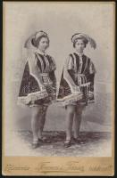 1900 Jelmezes hölgyek. Keményhátú fotó Ferencz és Társa műterméből, kis kopással, 16,5x10,5 cm