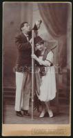 1918 Úr és hölgy portréja (színészek?), kabinetfotó Fanto kecskeméti műterméből, a hátoldalon dedikációval, 21x11 cm
