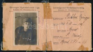 1923 Bp., az Országos Gyermekvédő Liga által kiállított, útlevél gyanánt szolgáló fényképes személyazonossági igazolvány, magyar és holland nyelven, sérült, ragasztott