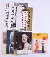 Vegyes nyomtatvány tétel 3 db labdarúgó csapat fotó, benne Ferencváros, stb. + egyéb képeslapok, nyomtatványok, stb.