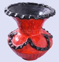 Mihály Béla tűzpiros váza. Jelzett, kis mázkopással, m: 20,5 cm