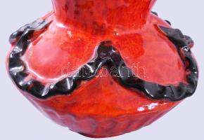 Mihály Béla tűzpiros váza. Jelzett, kis mázkopással, m: 20,5 cm
