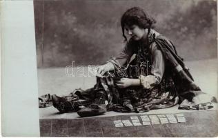 Kártyavető cigánylány / Gypsy fortune teller, cards (EK)