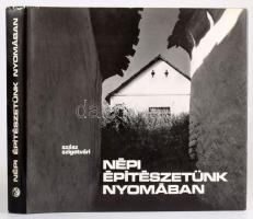 Szász János - Szigetvári János: Népi építészetünk nyomában. Bp., 1976, Műszaki. Kiadói egészvászon kötés, papír védőborítóval, jó állapotban.