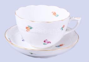 Herendi apróvirág mintás csésze alátéttel, jelzett, kis kopással, d: 13,5 cm