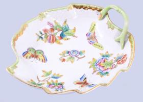 Herendi Viktória mintás levél alakú kínáló, jelzett, aranyozáson kopással, 20x17 cm