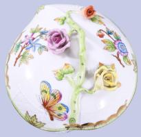 Herendi Viktória mintás szív alakú kínáló, lepattanással, rózsán sérüléssel, 14x13 cm