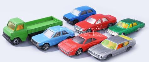 7 db magyar gyártmányú fém játék autó. Jelzettek, jó állapotban 7, 10 cm