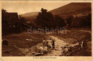 1912 Rozsnyó, Roznava; Drázus patak torkolata, mosóasszonyok. Falvi Jenő kiadása / creek estuary with washerwomen + "MABÉOSZ Községi Bélyeggyűjtő Kör 396 Mezőkovácsháza" (EB)
