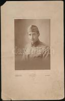 cca 1915 Fiatal katona szalagsávokkal, kartonra kasírozott fotó Huszthy Zoltán nagykárolyi (Carei) műterméből, kissé foltos, sérült karton, 14,5x10 cm, karton: 28x18 cm