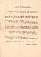 [Kézirat] A Képzőművészeti Főiskola Értesítője új folyamának első száma. Sokszorosított gépirat. (1951 körül). Kelt: Budapest, 1953 körül. Két levél, mérete egységesen: 295x210 mm, három gépelt oldal. Az ország első, felsőoktatási szintű képzőművészeti intézménye 1945-től viselte a Magyar Képzőművészeti Főiskola nevet. A koalíciós idők utáni diktatúra az itteni oktatásra is rányomta bélyegét; a kortárs nyugati művészeti törekvésekről nem eshetett szó. Ezen a gyakorlaton változtatott Főiskolai Értesítőnk gépiratban terjesztett első száma, amely az expresszionista osztrák festő, Oskar Kokoschka újabb keltű kiáltványát teszi közzé magyar fordításban. Oskar Kokoschka 1950-ben készítette el nagy méretű, "The Myth of Prometheus" címet viselő freskóját, mely egy londoni magánház mennyezetét díszíti. A munka elkészülte alkalmából szerzőnk újraértelmezi a modernista festészet társadalmi felelősségét, egyben kijelöli a művész társadalmi pozícióját a második világháború utáni, elgépiesedő társadalomban. Jó állapotú lapok, tűzve, hajtogatva, nyitólapján apró sérüléssel.