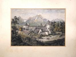 [Látkép] Thököly vára Késmárkon. Thököly's Schloss in Kesmark. Ludwig Rohbock (1824-1893) német grafikusművész részletgazdag, korabeli színezésű acélmetszete a 'Magyarország és Erdély eredeti képekben' című illusztrált topográfiai műből. Darmstadt, (1864). Druck und Verlag von G. G. Lange. Acélmetszet, mérete: 115x162 mm, lemezméret: 120x165 mm, lapméret: 120x170 mm. Ludwig Rohbock (1824-1893) nürnbergi grafikusművész, tájképfestő. Európa számos országát bejárta, a Duna vidékét először 1855-ben kereste fel, 1856-1863 közötti magyarországi utazásain számos vázlatot készített. Romantikus látképei kissé idealizálják a valóságot, ám meglepő pontossággal örökítik meg Magyarország és Erdély kiemelt fontosságú épületeit, utca- és városképeit, várromjait és várait, kastélyait, fürdőit és hegycsúcsait, templomait és kolostorait. A német festő kiemelt figyelmet szentelt a bemutatott vidék néprajzi karakterének, a látképek előterében a korabeli városi és népi viseletek eredeti környezetükben tűnnek fel, az előtér emberi jelenetei egyben megörökítik a századközép szokás- és viselkedésrendjét is. Látképünk központi elemét a Magas-Tátra szomszédságában található Késmárk vára képezi. A XV. században a Szapolyaiak által épített, a XVI. században a Thökölyek által átépített vár a felvidéki reneszánsz várépítészet nagyszerű példája, jellegzetes, pártázatos várfala látképünkön is tisztán kivehető. Az ötbástyás erősség falához kisebb, kiszolgáló jellegű házak tapadnak, jobb oldalt a facsoportok övezte országút, melyen népviseletet hordó lovas és vezetéklova halad. Északra tekintő látképünk közvetlen előterében növénycsoportok, a fókuszban a már említett Thököly-vár, hátterében a Magas-Tátra központi vonulata. Látképünk a Hunfalvy János szövegével megjelent háromkötetes mű második kötetében jelent meg, illusztrációnk a kötet 225. oldalához tartozó, éles kontúrú acélmetszet. Jó állapotú, keretezéskor körülvágott metszet, paszpartuban, fakeretben, üveglap mögött.