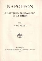 Gaal Mózes:  Napoleon: A hadvezér, az uralkodó és az ember. Budapest, 1911. Athenaeum Irodalmi és Nyomdai Rt. 1 t. (címkép) + 235 + [1] p. + 10 t. Első kiadás. Gaal Mózes (1863-1936) pedagógus, tankerületi főigazgató, ifjúsági és ismeretterjesztő író. Napóleon-életrajza előbb a francia hadvezér és uralkodó pályaképét adja közre, majd jellemrajzát teszi közzé különféle megközelítésekben (a magánember, a politikai ellenfél, a mecénás). Példányunk repülő előzéke kijár. Aranyozott, kissé sérült gerincű, enyhén kopott kiadói félvászon kötésben. Jó példány.