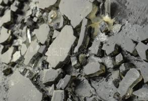 Wagner János (1936-2022): Távoli tájakon. Akril, üveg applikáció, farost, jelezve jobbra lent: Wagne...