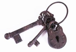 Vas dísz lakat 2 kulccsal, karikán, hibátlan, h: 17,5 cm