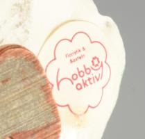 2 darab karácsonyi fiú és lány figura asztaldísz, műgyanta, hibátlan, m: 10,5 cm