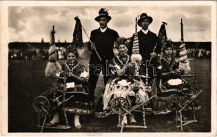 1938 Sárköz, Fonó lányok. Magyar folklór / Hungarian folklore, national costumes of Sárköz (EK)