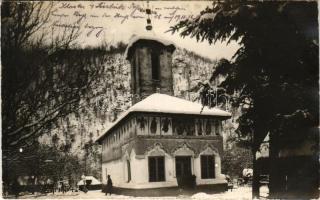 1916 Petrozsény, Petrosani; Lainici monostor a Szurdoki szorosban, télen / monastery in the gorge in winter. photo (kopott élek / worn edges)