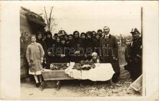 1917 Ramnicu Sarat (Buzau), funeral. photo (crease)