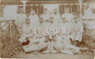 1916 Szatmárnémeti, Satu Mare; első világháborús német katonák csoportja hadikórházban / WWI German military, soldiers in a military hospital. photo (EK)