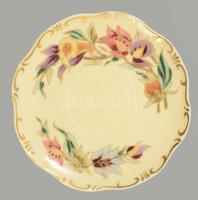 Zsolnay aranykontúrozott virágmintás 6 darab csészealj, jelzett, hibátlan, d: 15,5 cm