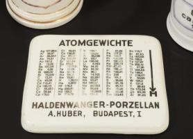 8 darab antik porcelán patikai tégely, hozzá porcelán atomsúly táblázat, m: 16,5 cm alatt