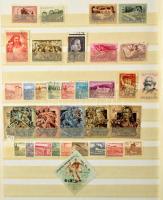Magyar bélyegek főleg az 1950-es évekből, portókkal, többletpéldányokkal is, 2 db használt A/4-es be...