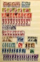 Magyar bélyegek főleg az 1950-es évekből, portókkal, többletpéldányokkal is, 2 db használt A/4-es be...