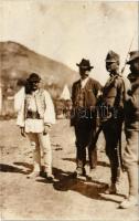 Erdélyi folklór, román népviselet / Volkstypen / Transylvanian folklore. photo
