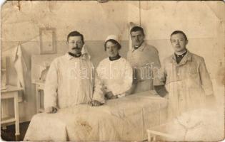 1915 Szászváros, Broos, Orastie; első világháború, katonák és személyzet a hadikórházban, belső / WWI Austro-Hungarian K.u.k. military, soldiers and crew in the military hospital, interior. photo (b)