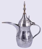 Keleti fém karaffa, jelzett, m: 21,5 cm