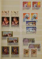 Modern kiadások többpéldányos készletei érdekességekkel, köztük Magyar népművészet, Kastélyok, Épületek stb. 2 db A/4-es berakóban