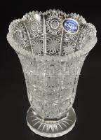 Bohemia ólomkristály váza. Jelzett, hibátlan, eredeti dobozában, m: 16,5 cm