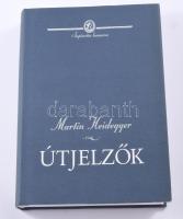 Martin Heidegger: Útjelzők. Szerk., a jegyzeteket és az utószót írta: Pongrácz Tibor. Sapientia Humana. Bp., 2003., Osiris. Kiadói kartonált papírkötés, kiadói papír védőborítóban.