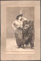 1914 Turcsányi Olga (1878-1937) színésznő, énekesnő portréja, nagyméretű, kartonra kasírozott fotó Fanto kecskeméti műterméből, 25x16 cm, teljes méret: 33x22 cm