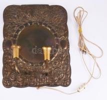 cca 1960 Lengyel domborított rézlemez iparművész fali lámpa, 48x38 cm