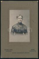cca 1915 Idős hölgy portréja, kartonra kasírozott fotó Ravasz Imre lippai műterméből, 9,5×6 cm