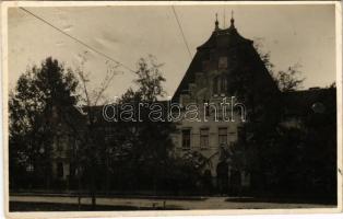 1943 Nagyszalonta, Salonta; M. kir. Állami Arany János Gimnázium / high school (tűnyomok / pinmarks)
